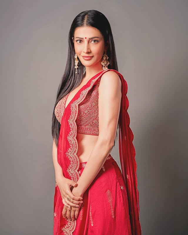 Shruthi Haasan ( Source / Instagram ) Shruthi Haasan photo Gallery