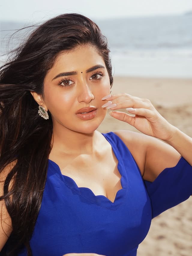 Rashi Singh ( Source / Instagram ) Rashi Singh photo Gallery