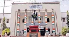 గొర్రెలను అమ్మి కోటి రూపాయలతో సినిమా.. గొర్రెలు కాచుకునే మహిళ సంచలనం !