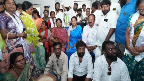 కవిత నోట పాత సర్కార్ వైఫల్యం.. సొంత పార్టీకే సెల్స్ గోల్ యుద్ధం!