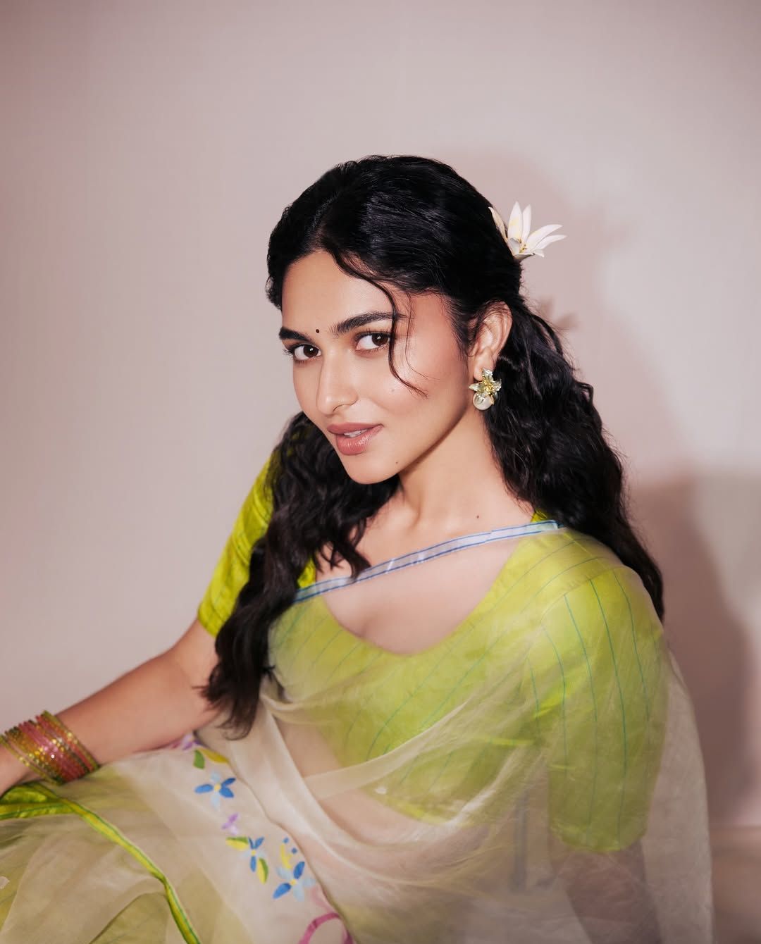 Kayadu Lohar: గ్రీన్ లెహంగాలో కాయాదు అందాలు.. చెమటలు పట్టిస్తోందిగా!