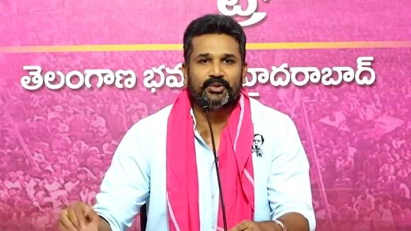 తండ్రీబిడ్డ‌ల పార్టీల్లో వృద్ధ నేత‌లపై ర‌చ్చ‌!