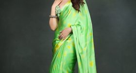Krithi Shetty: ఓరచూపుతో గుండెల్లో గుబులు పుట్టిస్తున్న బేబమ్మ!