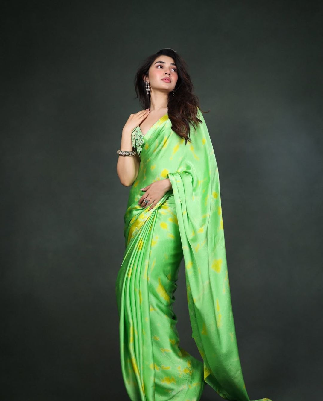 Krithi Shetty: ఓరచూపుతో గుండెల్లో గుబులు పుట్టిస్తున్న బేబమ్మ!