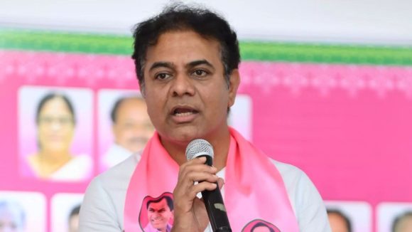 కాంగ్రెస్ పాలనలో హైదరాబాద్ ఆగమైంది.. దోమలు, దొంగలకే పండగ..  కేటీఆర్ సెటైర్లు