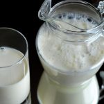 Milk: పాలు విపరీతంగా తాగితే ఆ వ్యాధి వచ్చే ముప్పు పెరిగిపోతుందట, జాగ్రత్త