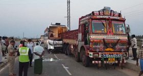 శుక్రవారం వాస్తు టిప్స్.. మీ వాలెట్, ఇంటి లాకర్‌లో ఇవి పెట్టండి డబ్బుల కొరత ఎప్పుడూ ఉండదు