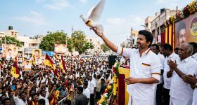 చుండ్రు సమస్యకు చెక్ పెట్టండి.. వేపతో అద్భుతమైన హెయిర్ ప్యాక్‌లు!