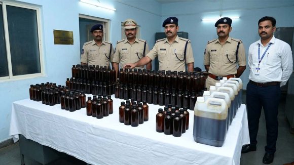 నిద్రపోయిన స్మగ్లర్లకు వరంగల్ పోలీసుల షాక్.. కోట్లాది రూపాయల హాష్ ఆయిల్ పట్టివేత