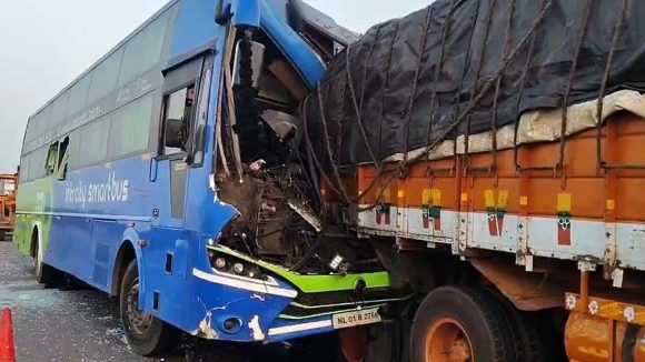 సూర్యాపేటలో ఘోర ప్రమాదం.. లారీని ఢీకొట్టిన ప్రైవేట్ బస్సు.. స్పాట్‌లో 36 మంది