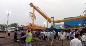 హైదరాబాద్ శివార్లలో విషాదం.. భారీ వర్షానికి కూలిన క్రేన్లు.. ఐదుగురు వలస కార్మికుల మృతి