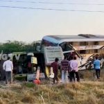 ఘోర రోడ్డు ప్రమాదం.. డీసీఎంను ఢీ కొట్టిన టూరిస్ట్ బస్సు.. స్పాట్‌లో 40 మంది