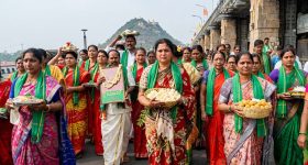 అమరావతి ఆకాంక్ష నెరవేరిన వేళ.. కనకదుర్గమ్మ చెంతకు రాజధాని మహిళల పాదయాత్ర!