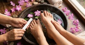Pedicure: పార్లర్‌లో ఖర్చు పెట్టడం అనవసరం.. ఇంట్లోనే ఇలా పెడిక్యూర్ చేసుకోండి