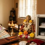 శుక్రవారం వాస్తు టిప్స్.. మీ వాలెట్, ఇంటి లాకర్‌లో ఇవి పెట్టండి డబ్బుల కొరత ఎప్పుడూ ఉండదు