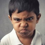 మీ పిల్లాడు హింసాత్మకంగా ప్రవరిస్తున్నాడా? అలవాట్లు మార్చేందుకు ఇలా చేయండి