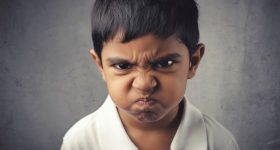 మీ పిల్లాడు హింసాత్మకంగా ప్రవరిస్తున్నాడా? అలవాట్లు మార్చేందుకు ఇలా చేయండి