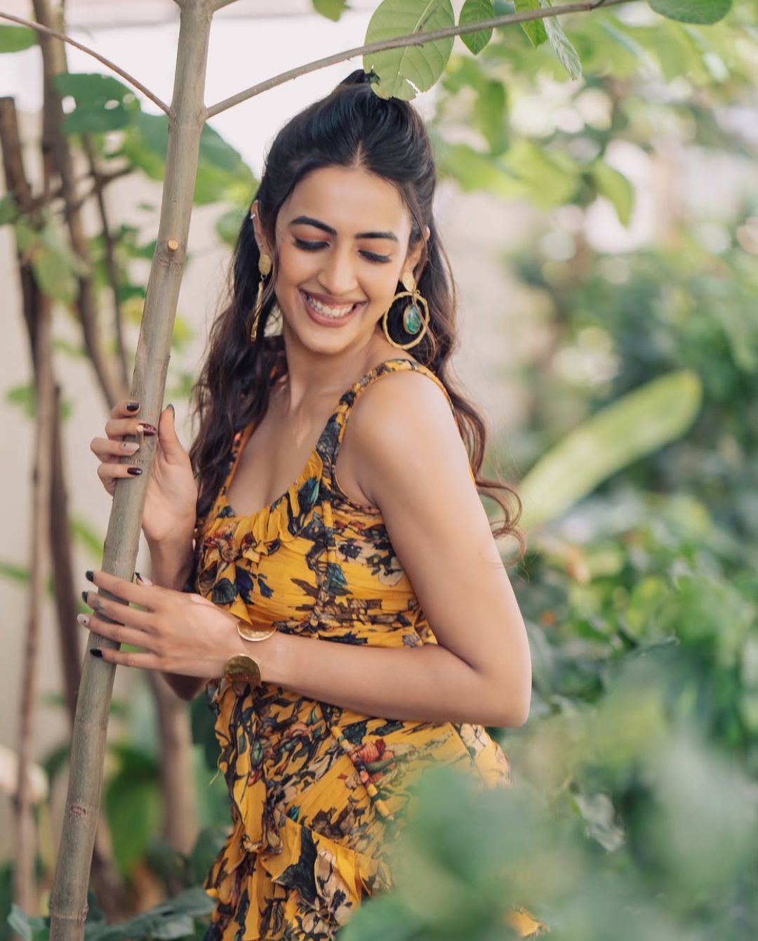 Niharika Konidela: ప్రకృతిలో నిహారిక పరువాలు.. ట్రెండింగ్ ఔట్ఫీట్ తో ఫోజులు!