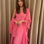 Lakshmi Raai: పింక్ అవుట్ ఫిట్ లో అందంగా ముస్తాబైన లక్ష్మీరాయ్.. చూపు తిప్పుకోలేమంతే!