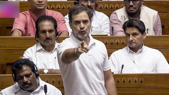 మాంత్రికుడి మాయాజాలానికి కాలం చెల్లింది..