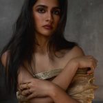Rukmini Vasanth: ఇదెక్కడి హాట్ షో మావా.. వితౌట్ బ్లౌజ్ తో!