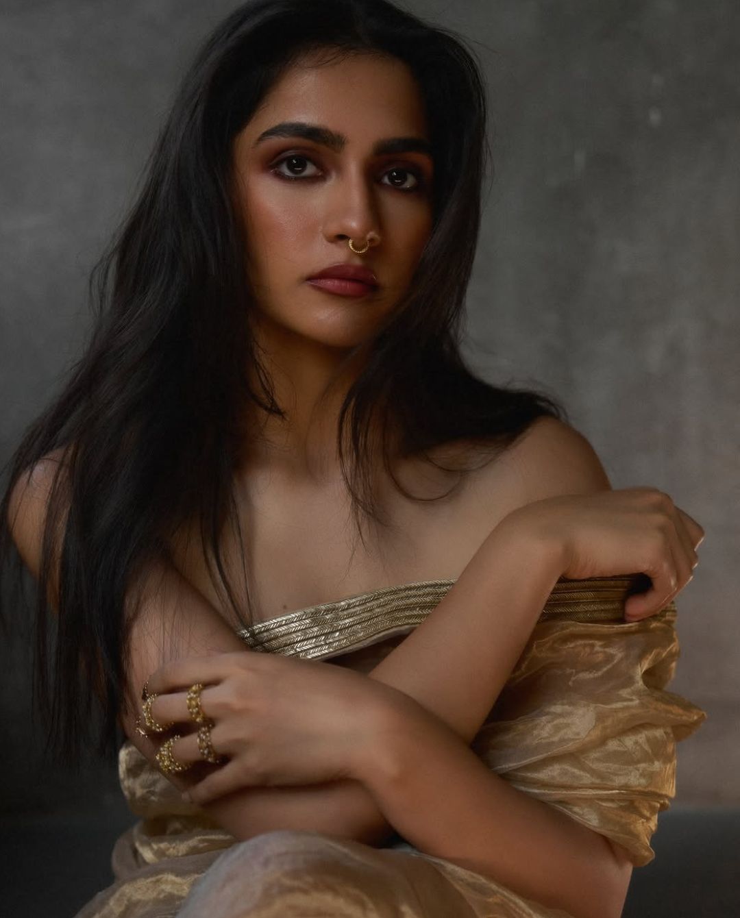 Rukmini Vasanth: ఇదెక్కడి హాట్ షో మావా.. వితౌట్ బ్లౌజ్ తో!