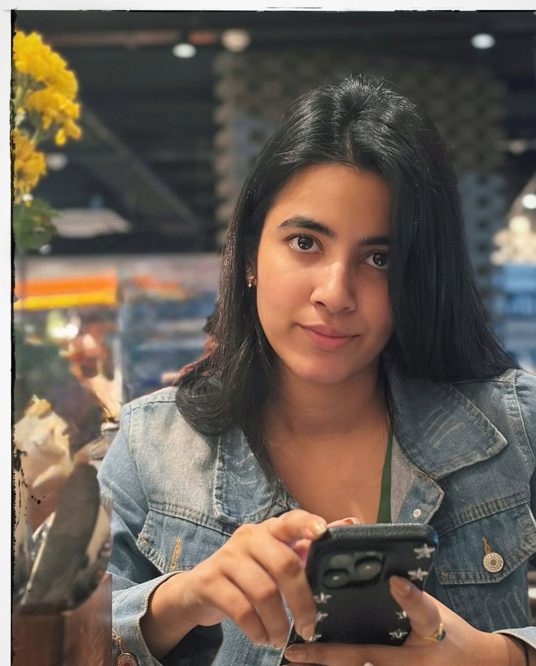 Shivani Nagaram: క్యూట్ స్మైల్ తో ఆకట్టుకుంటున్న శివాని నాగారం.. ఫోటోలు వైరల్ !