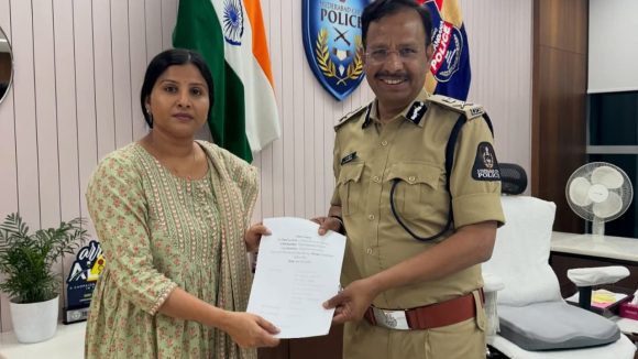 అడ్వకేట్ సుబ్బారావు కేసు..CP సజ్జనార్ ని కలిసిన సింగర్ మంగ్లీ!