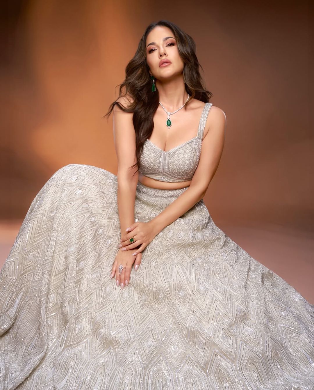 Sunny leone: దేవకన్యలా అందాలతో ఆకట్టుకుంటున్న సన్నీలియోన్!