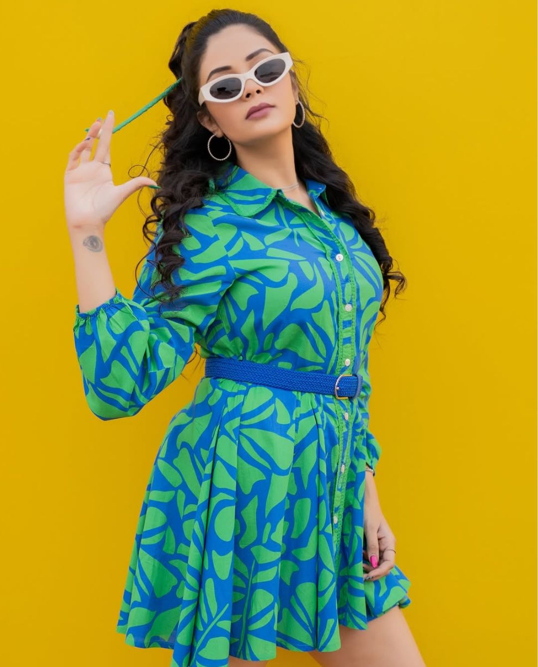 Sree Mukhi: మినీ ఫ్రాక్ లో అందాలతో రెచ్చగొడుతున్న శ్రీముఖి.. లేటెస్ట్ లుక్ అదుర్స్!