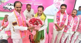 క‌విత పార్టీపై వారిద్ద‌రి మౌనం... అనుచ‌రగ‌ణం మాట‌ల దాడి..!