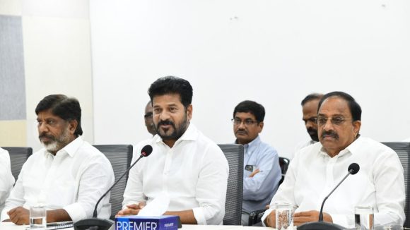 తెలంగాణ కేబినెట్ సంచలన నిర్ణయాలు.. రిటైర్డ్ ఉద్యోగుల బకాయిల కోసం మంత్రుల జీతాల్లో కోత!