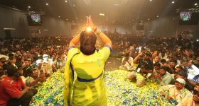 Human Being: మనిషి తీర్చుకోలేని రుణాలు ఏంటో తెలుసా..?