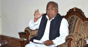 ఓపిక ప‌డితే అక్క‌డ ప‌ద‌వులు.. సీనియారిటీకి విలువ‌! మ‌రిక్క‌డ‌..? నిజంగా ఆ పార్టే న‌య‌మ‌న్నా!