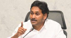 మహిళలను కించపరచడం జర్నలిజమా? అంటూ రాధాకృష్ణ వ్యాఖ్యలపై జగన్ ఫైర్
