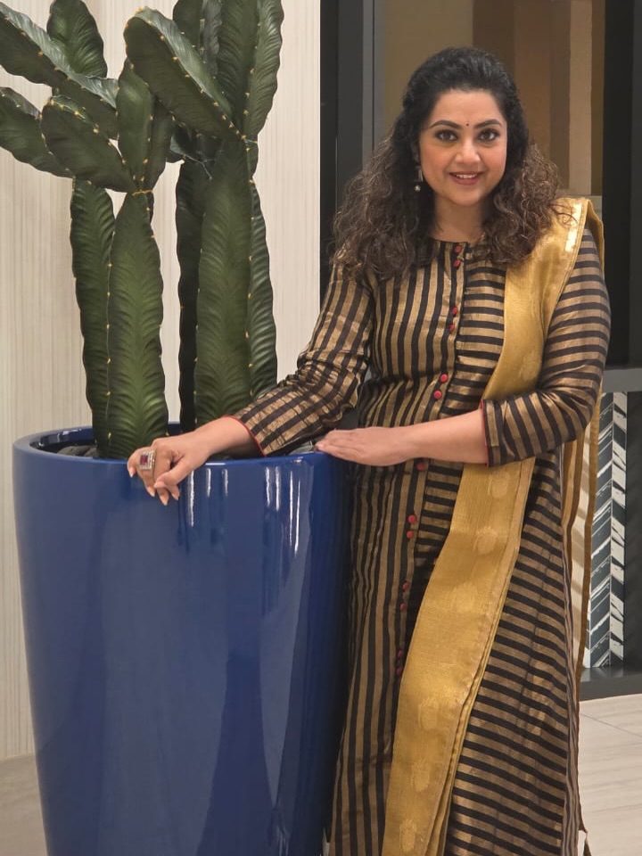 Meena Sagar (Image Credit: Instagram) Actress Meena Sagar Photo Gallery