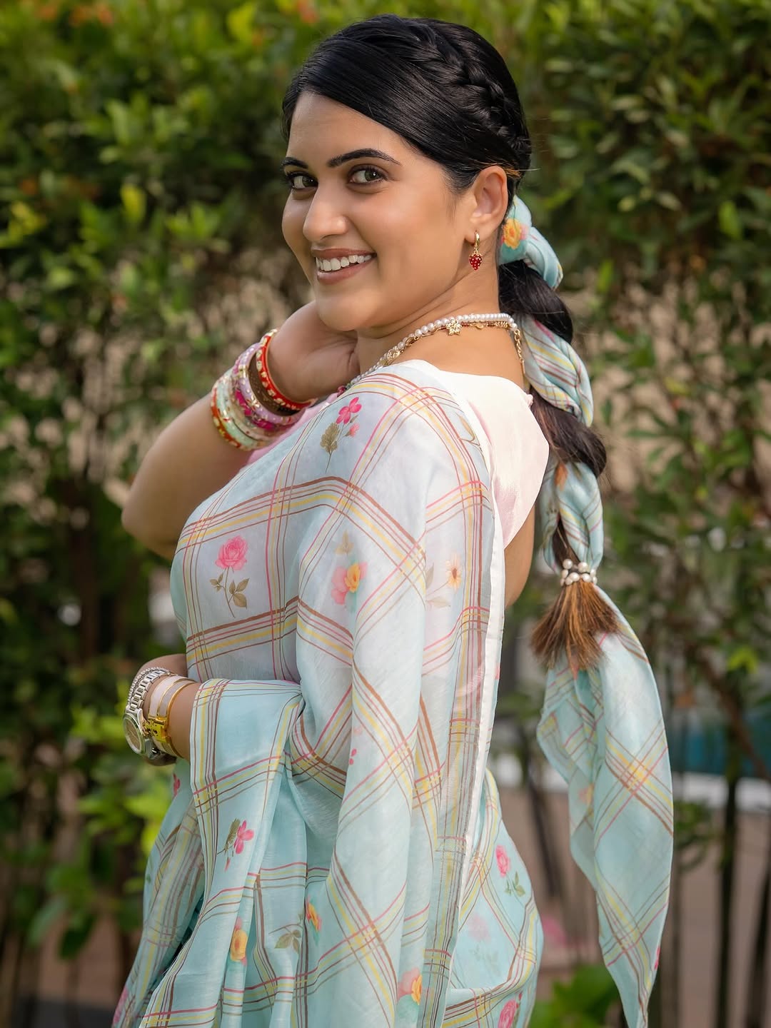 Sravanthi chokarapu (Image credit: Instagram) Anchor Sravanthi chokarapu Photo Gallery