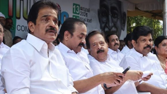 కేరళం కొత్త సీఎం ఎంపికపై ఏఐసీసీ కసరత్తు.. ఎమ్మెల్యేల ఓపీనియన్ తీసుకుంటున్న పరిశీలకులు, ఆయన వైపే