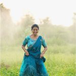 Anshu Reddy : పచ్చని చేనులో లంగావోణిలో అన్షు.. సొగసు చూడతరమా..