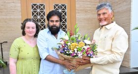 సర్జరీ తర్వాత మొదటిసారి కనిపించిన పవన్.. అభిమానుల్లో ఆందోళన