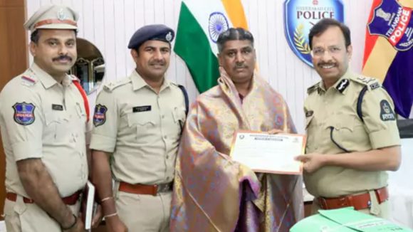 సామాన్యుడి సాహసం.. ప్రాణాలకు తెగించి రౌడీ షీటర్‌ను పట్టిన ఆటో డ్రైవర్..!