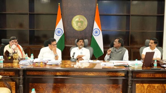 కార్మికుల సంక్షేమమే ప్ర‌జాపాల‌న ల‌క్ష్యం.. కనీస వేతనాల సవరణపై డిప్యూటీ సీఎం భట్టి విక్రమార్క కీలక భేటీ!
