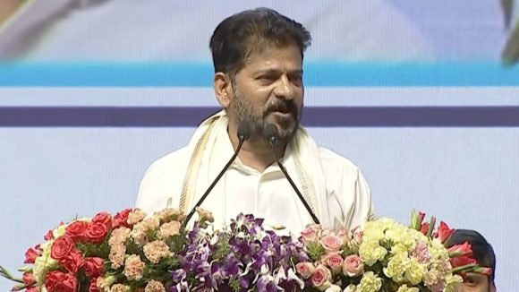విద్యార్థులకు భారీ గుడ్ న్యూస్.. 9 వస్తువులతో స్పెషల్ కిట్స్:  సీఎం రేవంత్ రెడ్డి