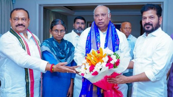 కాంగ్రెస్ చీఫ్ ఖర్గేతో భేటీ సీఎం రేవంత్‌రెడ్డి.. జూన్ సెకండ్ వీక్‌లో కేబినెట్ విస్తరణకు అవకాశం