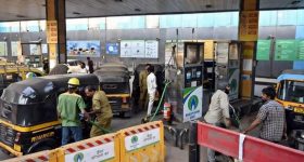 చికెన్ ప్రియులకు గుడ్ న్యూస్, భారీగా తగ్గిన ధరలు!