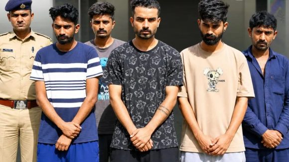 భార్యని రూ. 50 వేలకు అమ్మేసిన భర్త.. తీగలాగితే డొంక కదిలింది, గుజరాత్ దారుణమైన ఘటన