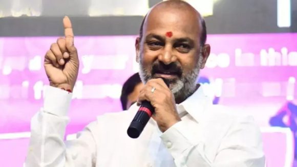 అధికారం పోయినా అహంకారం తగ్గలేదు.. రెచ్చగొడితే ఊరుకోం, కేటీఆర్‌పై బండి సంజయ్ ఫైర్