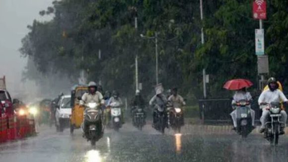 వాతావరణ శాఖ అలర్ట్.. తెలంగాణలో ఆ జిల్లాలకు వర్ష సూచన, కొద్ది గంటల్లో ఉరుములు, మెరుపులతో