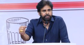 పుష్కర కాలం తర్వాత మౌనం.. మీ గురించి చిట్టా విప్పితే, తట్టుకోలేరు, కాపు నేతలకు పవన్ వార్నింగ్
