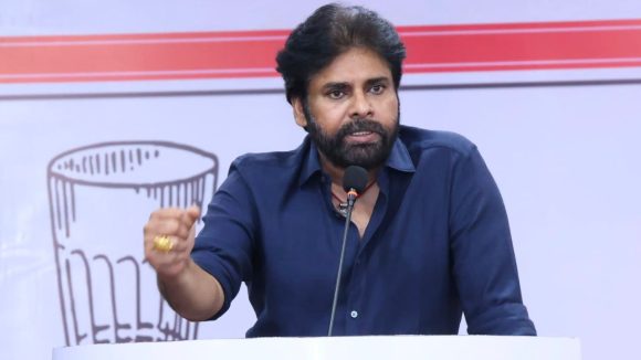 పుష్కర కాలం తర్వాత మౌనం.. మీ గురించి చిట్టా విప్పితే, తట్టుకోలేరు, కాపు నేతలకు పవన్ వార్నింగ్
